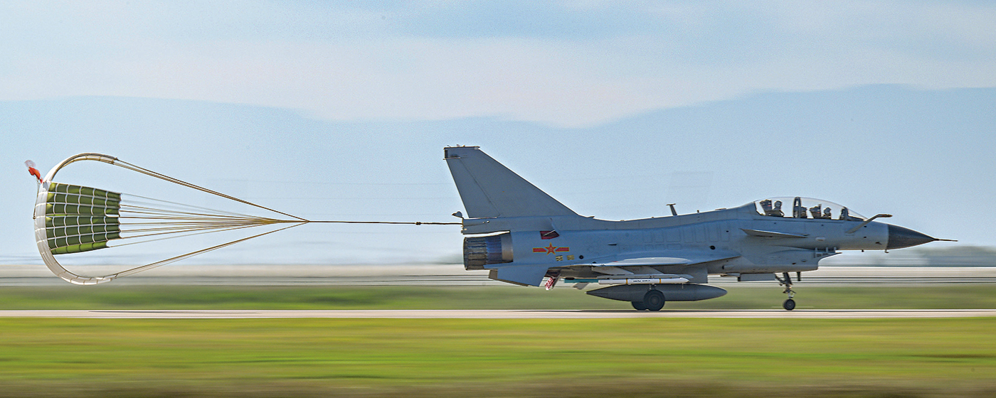 空軍航空兵某旅組織飛行訓(xùn)練